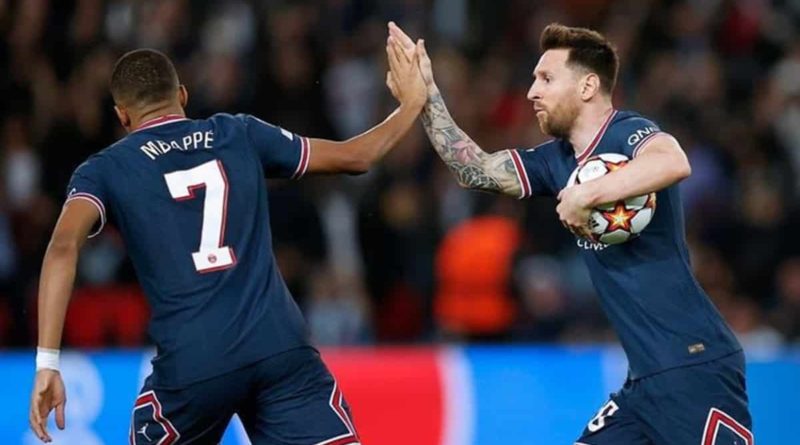 Mbappe huých vai Messi