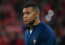 Mbappe tự làm khó tuyển Pháp