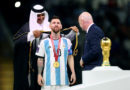 Nghị sĩ Oman trả 1 triệu USD cho áo choàng của Messi