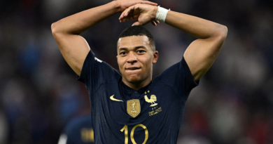 Phản ứng của cầu thủ Pháp khi Mbappe làm đội trưởng