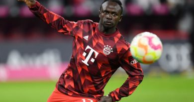 Mane đấm cầu thủ Bayern sau trận thua Man City