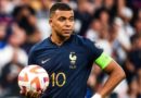 Tiền đạo Kylian Mbappe đi vào lịch sử bóng đá Pháp