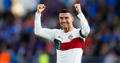 Ronaldo mãn nguyện khi ghi bàn trong trận thứ 200 cấp ĐTQG