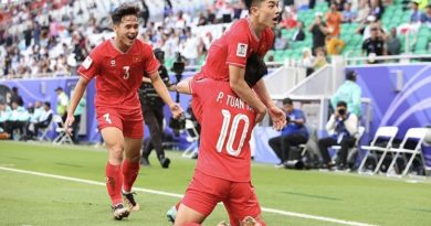 Việt Nam ghi hai bàn trong trận thua Nhật Bản ở Asian Cup