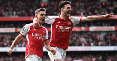 Arsenal đánh bại Bournemouth, chờ đợi Man City sẩy chân trong cuộc đua song mã