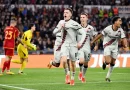 Leverkusen đặt một chân vào chung kết Europa League