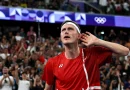 Đại thắng tay vợt Thái Lan, Viktor Axelsen bảo vệ thành công tấm HCV Olympic