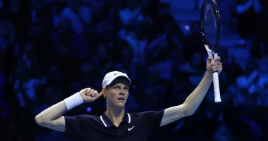 Sinner rộng cửa vào bán kết, Alcaraz có khả năng bỏ ATP Finals